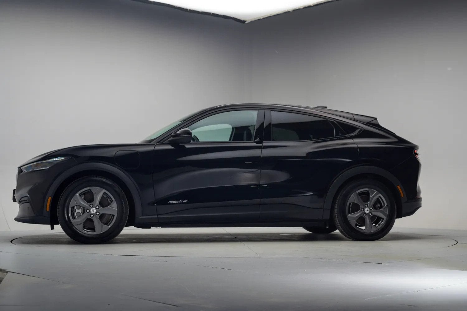 Ford Mustang Mach-E RWD 75 kWh [ Adapt.cruise B&O 360°Camer, Auto's, Automaat, 0 cilinders, Gebruikt, 750 kg