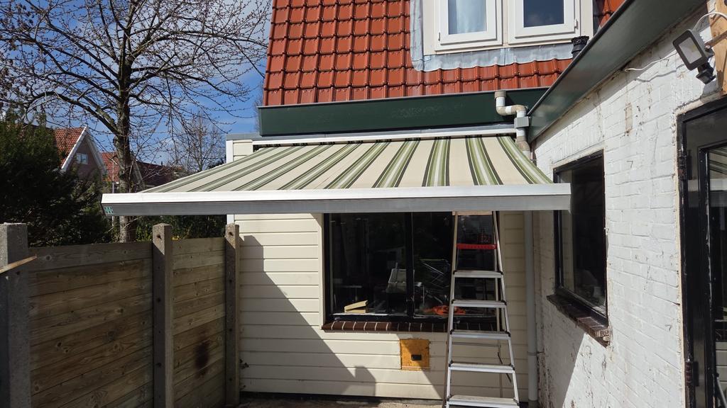Elektrisch zonnescherm 265x240 cm, Tuin en Terras, Zonneschermen, Gebruikt, Knikarmscherm, 150 tot 300 cm, 250 cm tot 450 cm, Elektrisch