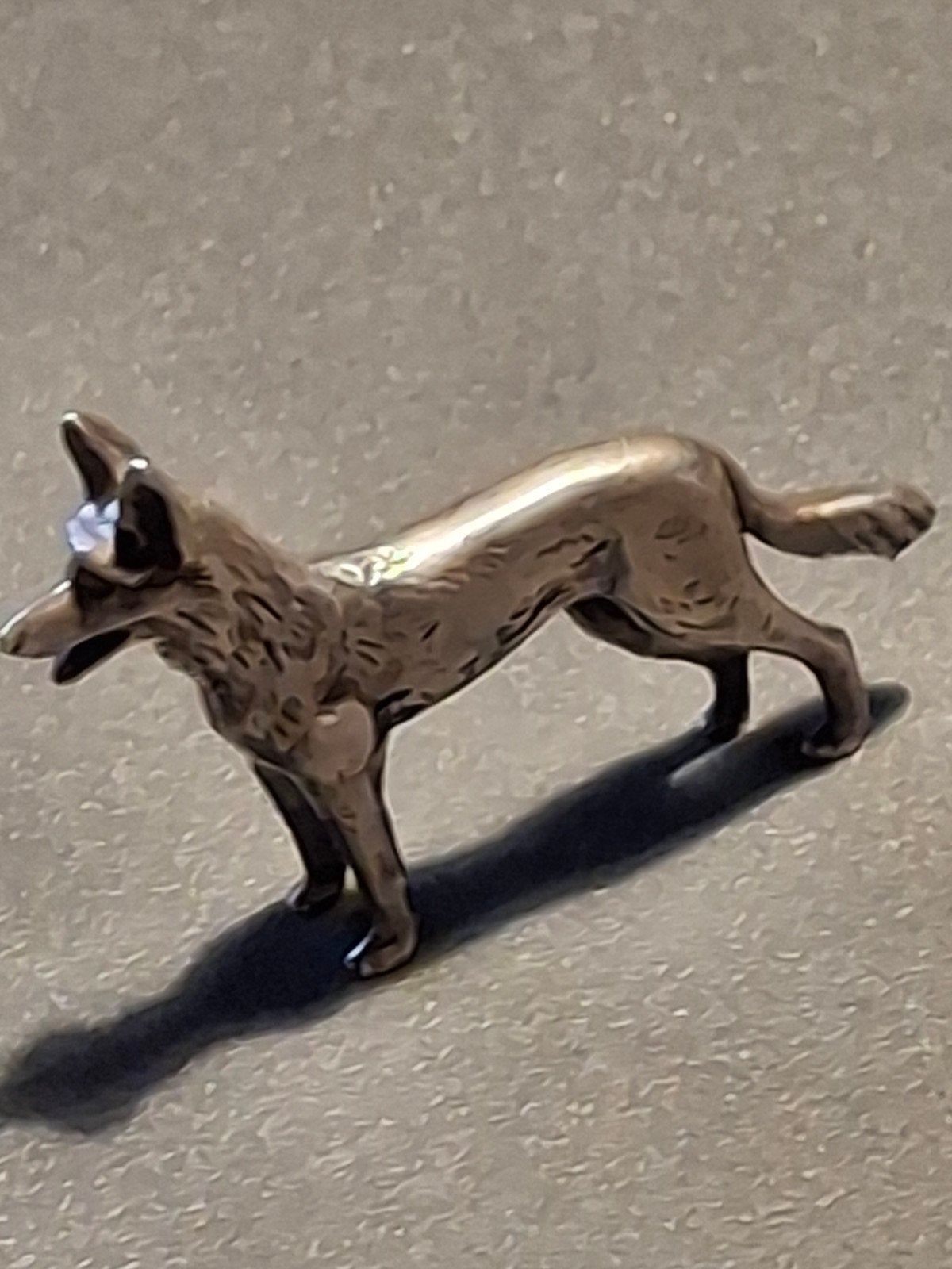 zilveren  miniatuur  herdershond massief, Antiek en Kunst, Ophalen of Verzenden
