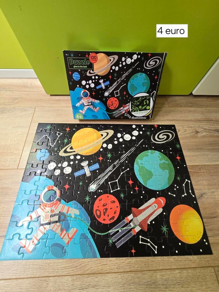 Kosmische puzzel glow in the dark,compleet, Ophalen, 10 tot 50 stukjes, Zo goed als nieuw, 4 tot 6 jaar