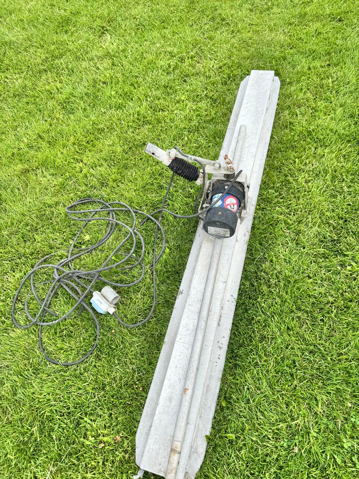 Beton trilplaat 230V - Perfect voor vlak maken en ontluchten, Ophalen of Verzenden, Gebruikt