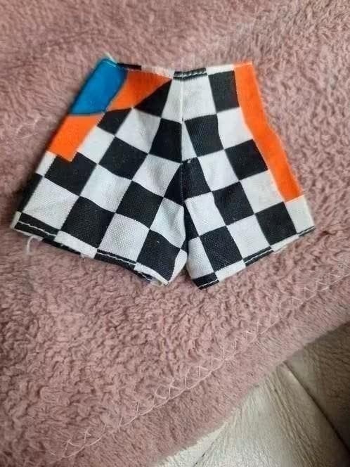 Vintage Barbie broekje - geruit met oranje en blauw, Ophalen of Verzenden, Gebruikt, Barbie