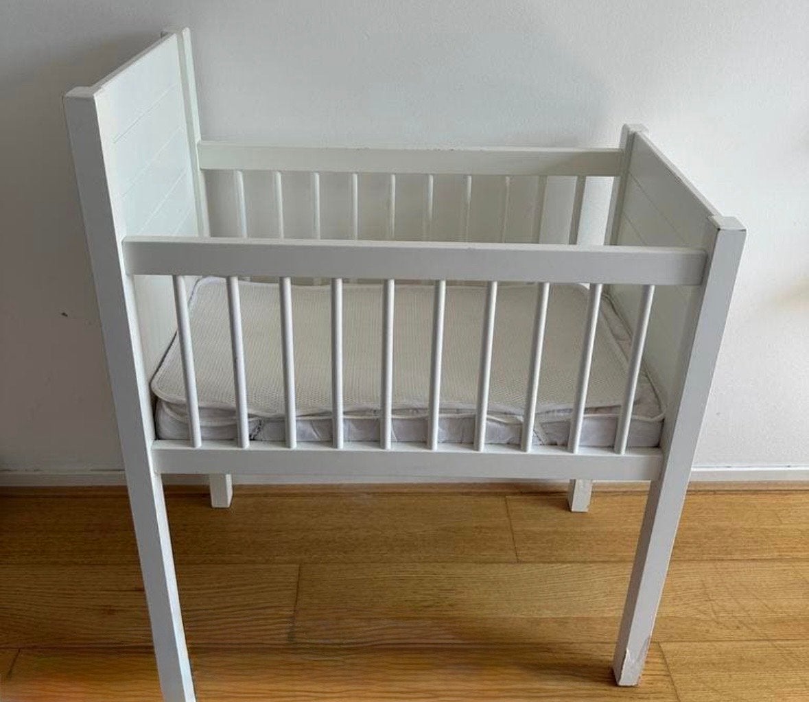 Witte wieg met aerosleep matrasje, Ophalen, Gebruikt, Wieg