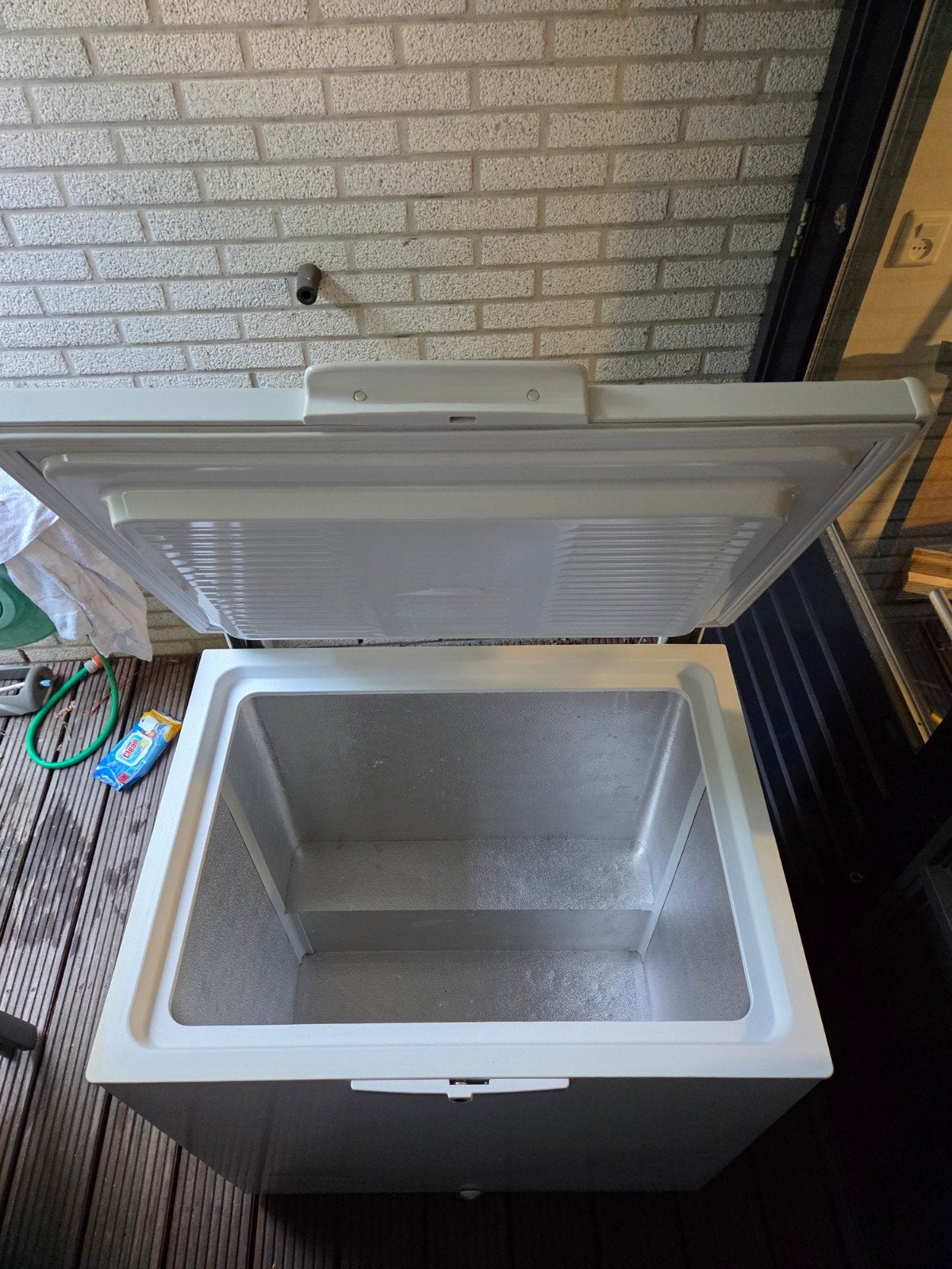 Whirlpool WH2010 A+E vrieskist - 204 liter inhoud, Gebruikt, 200 liter of meer, 60 cm of meer, Met aparte vriezer