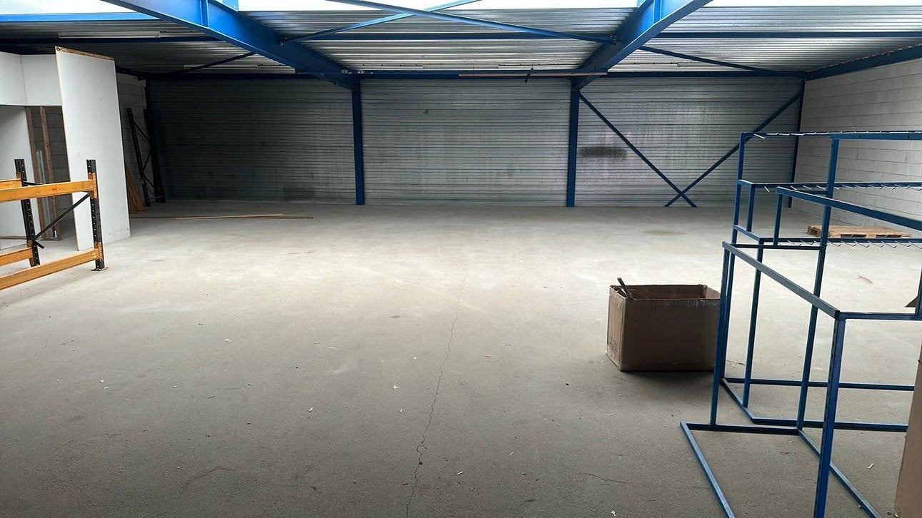 Bedrijfsruimte met showroom, kantoor en opslag in Dongen, Zakelijke goederen, Bedrijfs Onroerend goed, Huur, Bedrijfsruimte
