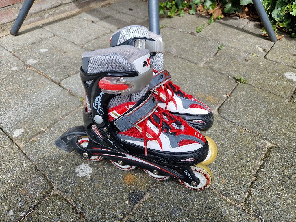 Skeelers / inline skates maat 34-37 + beschermers, Sport en Fitness, Kinderen, Inline skates 4 wielen, Ophalen, Overige merken