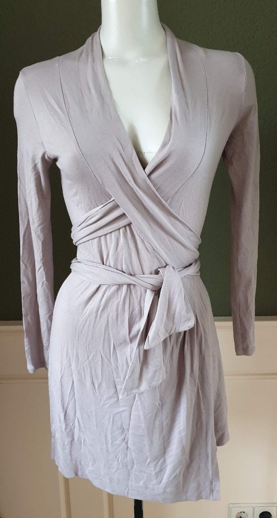 Elle leuke grijze wikkel jurk mt 34 XS, Verzenden, Zo goed als nieuw, Knielengte, Maat 34 (XS) of kleiner