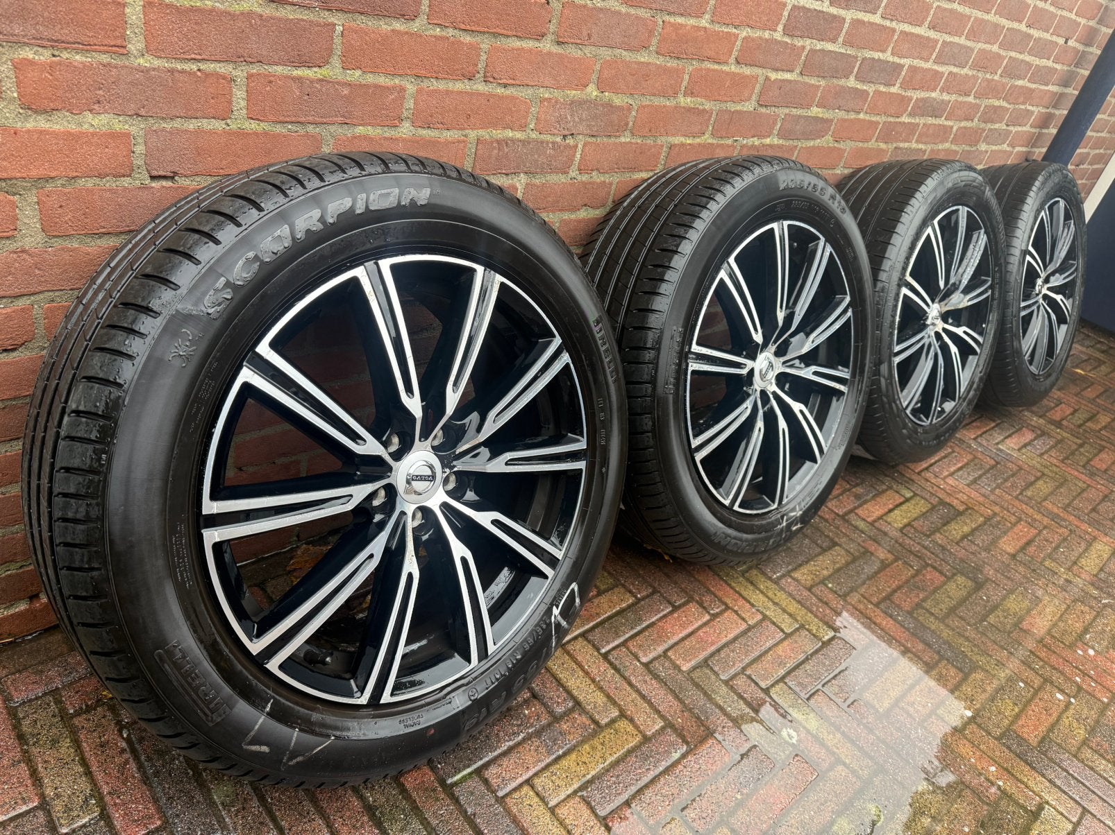 Origineel 19 inch Volvo R-design 10 spoke XC40 XC60 XC90 etc, Auto-onderdelen, 19 inch, Banden en Velgen, Nieuw, Ophalen of Verzenden