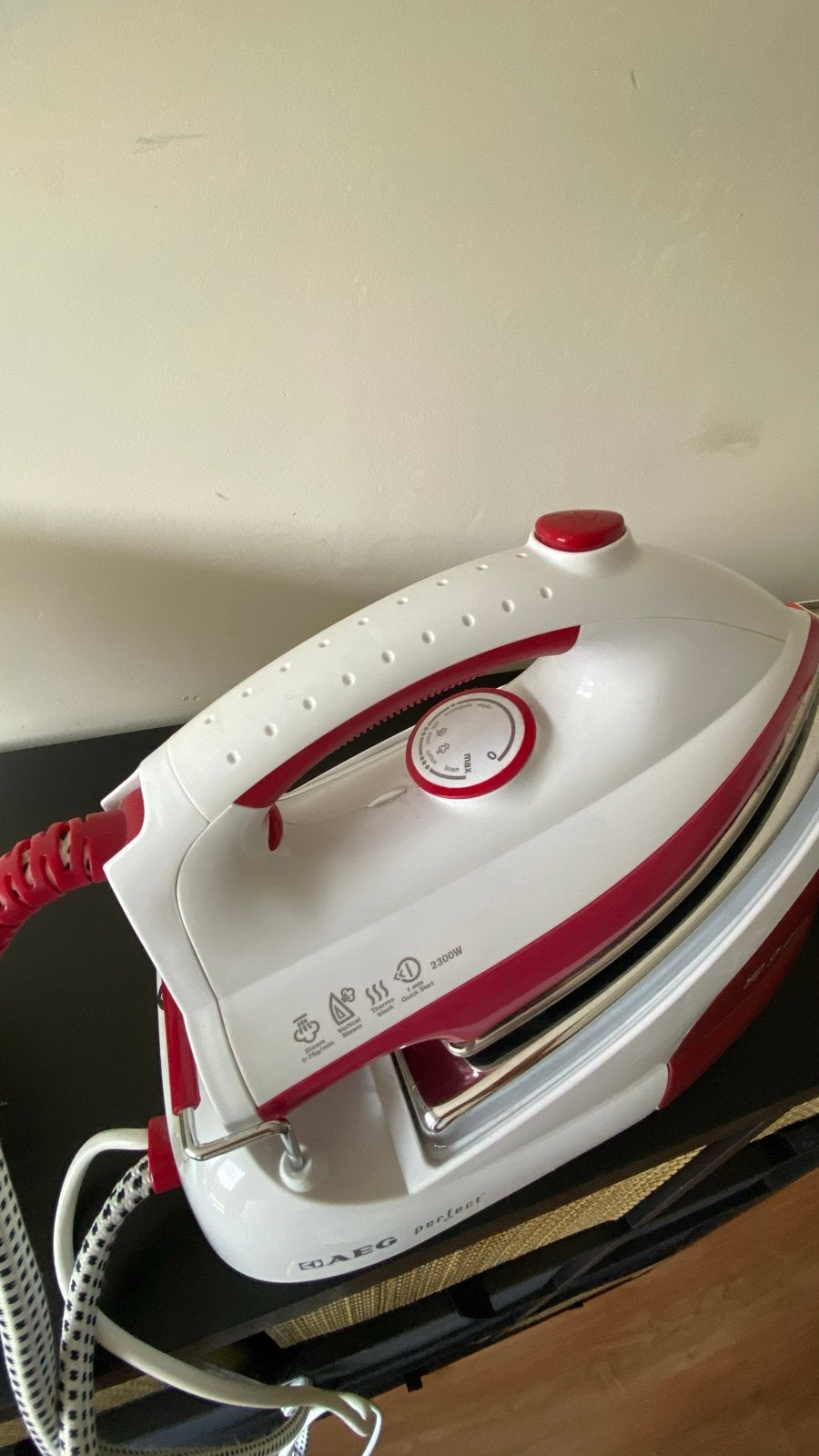 AEG Perfect Stoomstrijkijzer 2300W - Zo goed als nieuw, Ophalen, Zo goed als nieuw, Strijkijzer met snoer