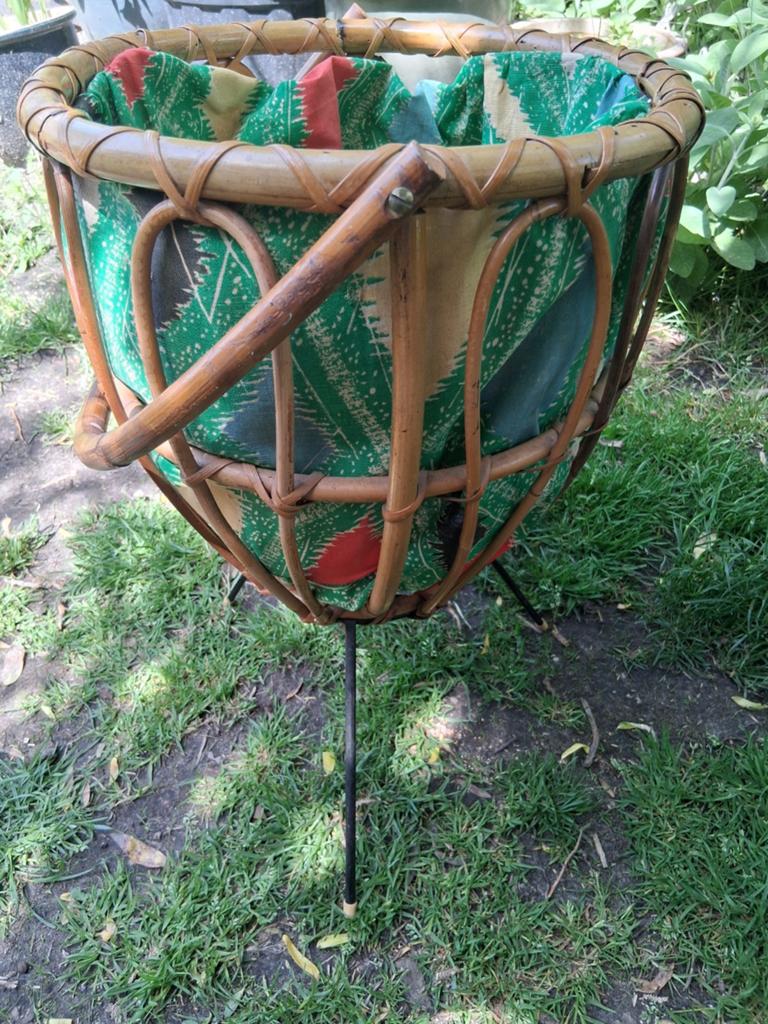 Vintage rotan plantenstandaard met stoffen binnenkant, Ophalen of Verzenden, Gebruikt