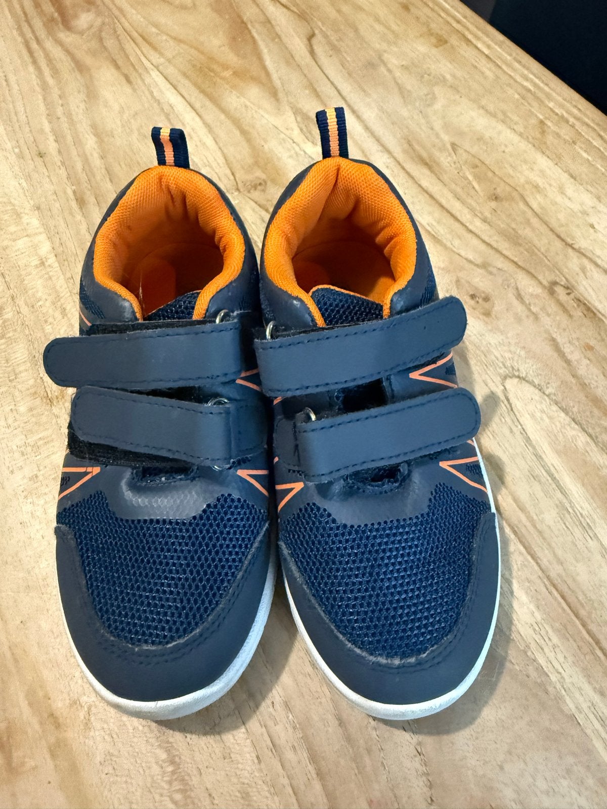 Leuke blauw-oranje sportschoenen voor kinderen, maat 28, Ophalen of Verzenden, Gebruikt, Jongen of Meisje, Sportschoenen