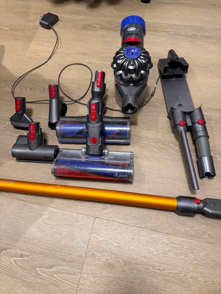 Dyson V8 Absolute - Werkt prima wel gebruikt!, Witgoed en Apparatuur, Stofzuigers, Ophalen of Verzenden, Gebruikt, Reservoir, Stofzuiger