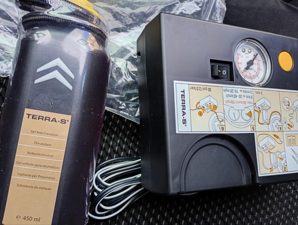 Terra-S Bandenreparatieset met Compressor en gel nieuw, Ophalen, Zo goed als nieuw