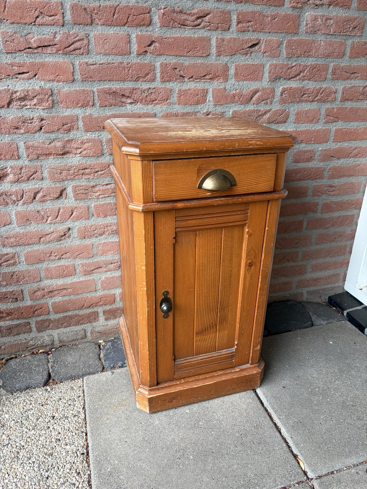 Vintage houten nachtkastje met lade en deurtje, Ophalen