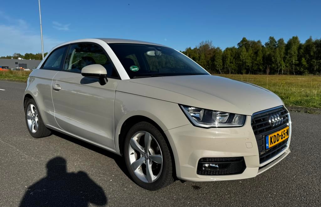 Audi A1 1.0 Tfsi | 82pk | 2016 | Beige | Onderhoudsboekje, Voorwielaandrijving, A1, Automatische klimaatregeling, Leder en Stof