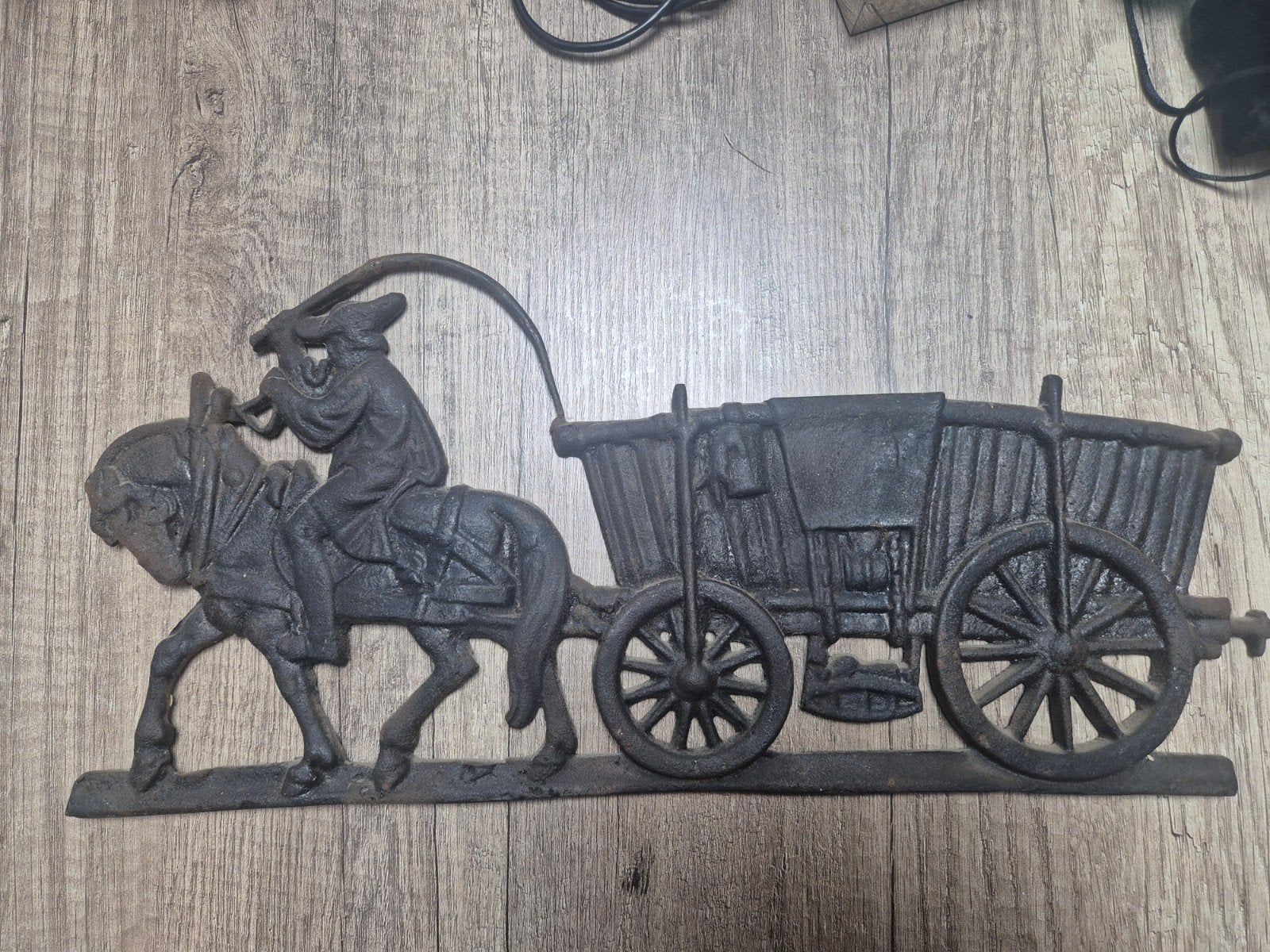 Grote vintage gietijzeren wanddecoratie paard met koets - ca, Ophalen of Verzenden, Gebruikt