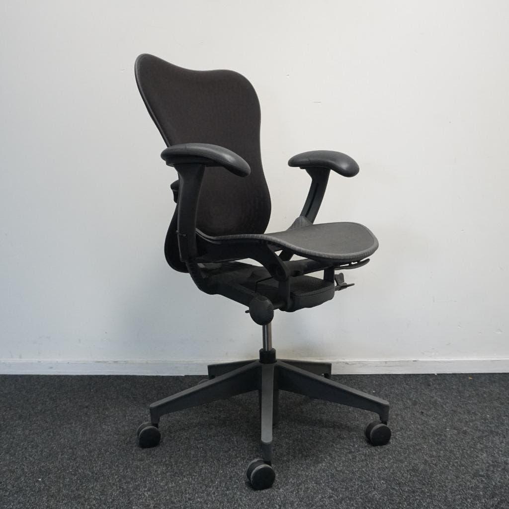 Herman Miller Mirra 2 Bureaustoelen | Zwart/Antraciet, Gebruikt, -, Zwart, -