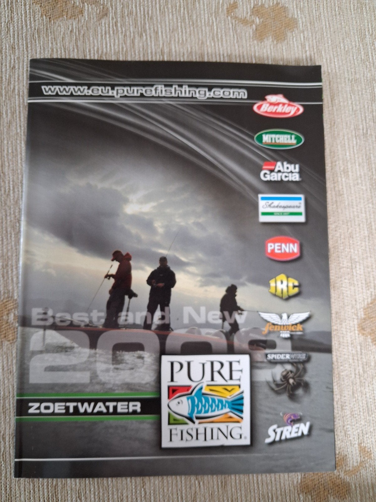 Hengelsportcatalogus Pure Fishing 2008, Watersport en Boten, Hengelsport | Algemeen, Ophalen of Verzenden, Zo goed als nieuw, Boek of Tijdschrift