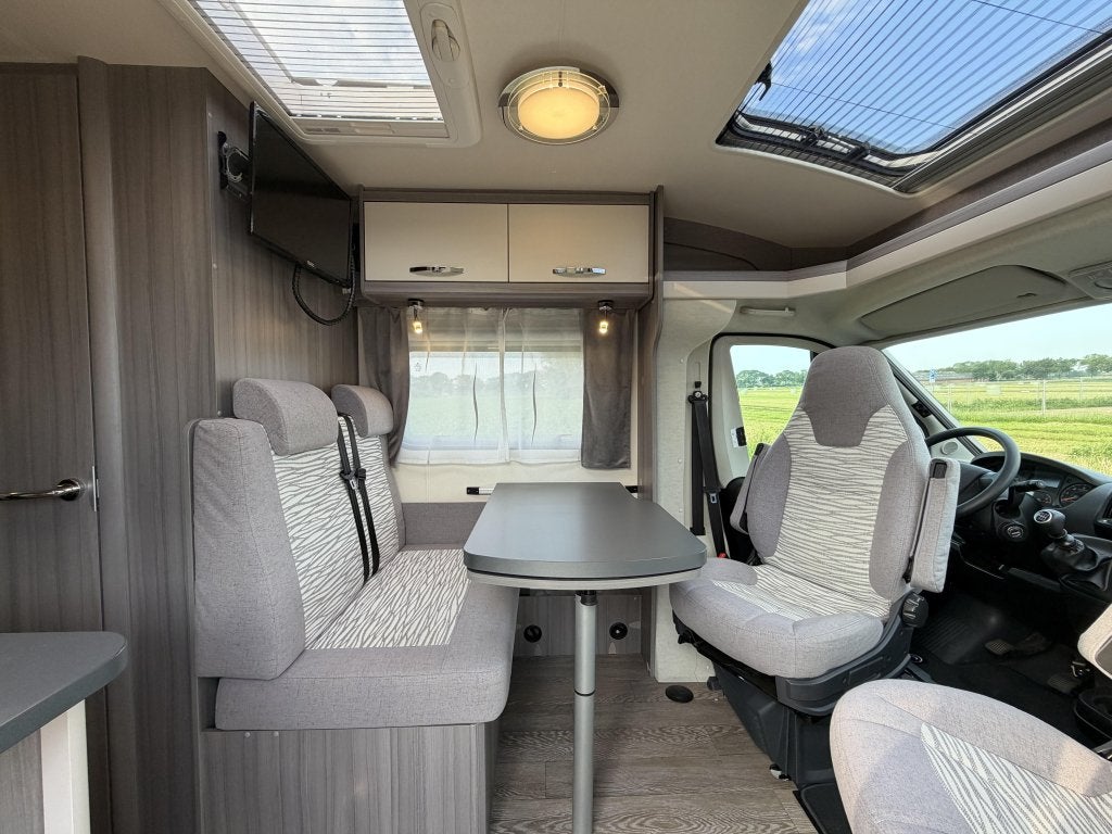 Hobby On Tour Edition 65 GE, 2x Airco, Thule lift, Compact, Caravans en Kamperen, Campers, Afzuigkap, Hobby, 6 tot 7 meter, Bedrijf
