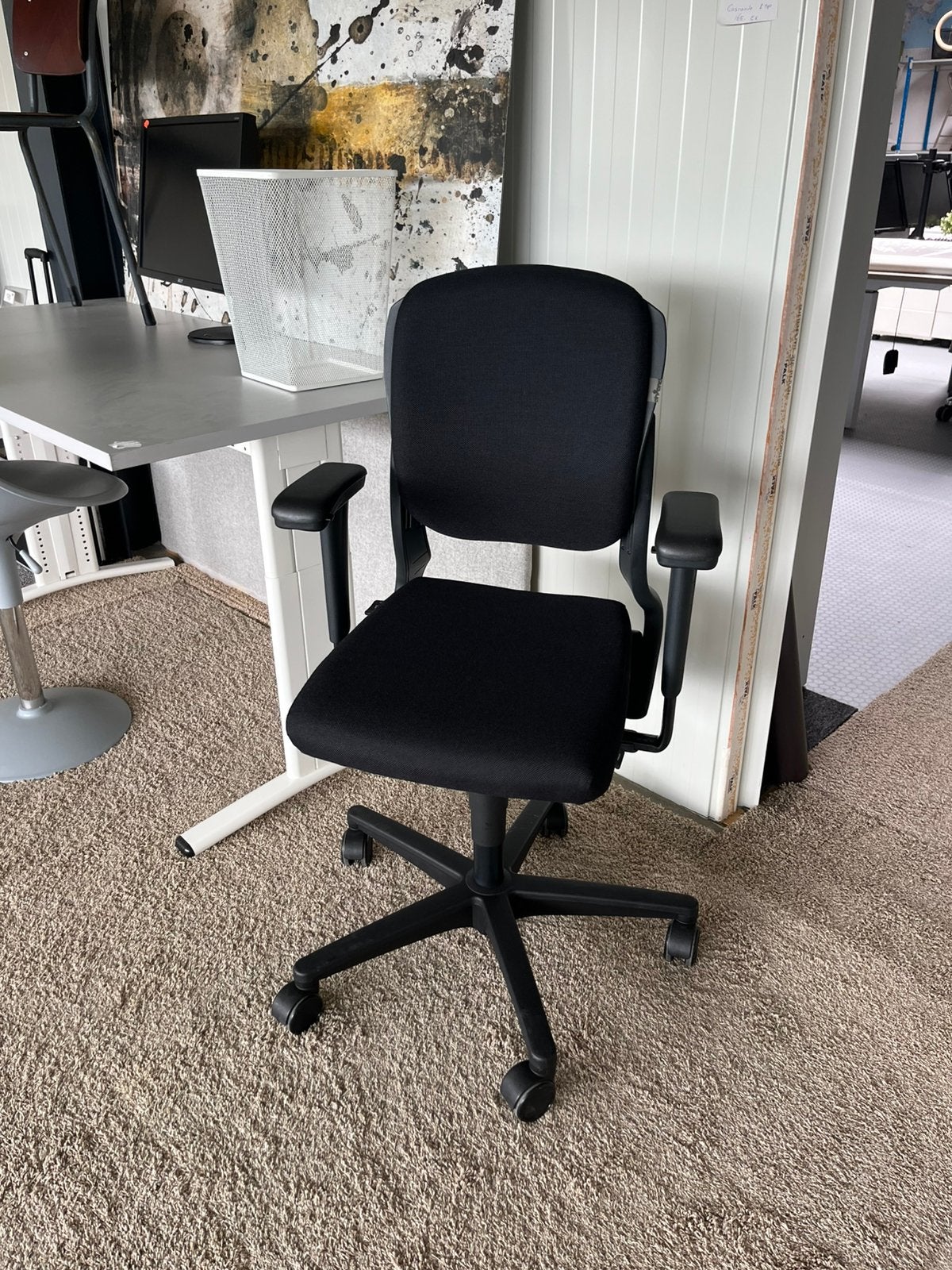 Ahrend 230 nieuwe stof zwart, Ophalen, Geen, Zwart, Zo goed als nieuw