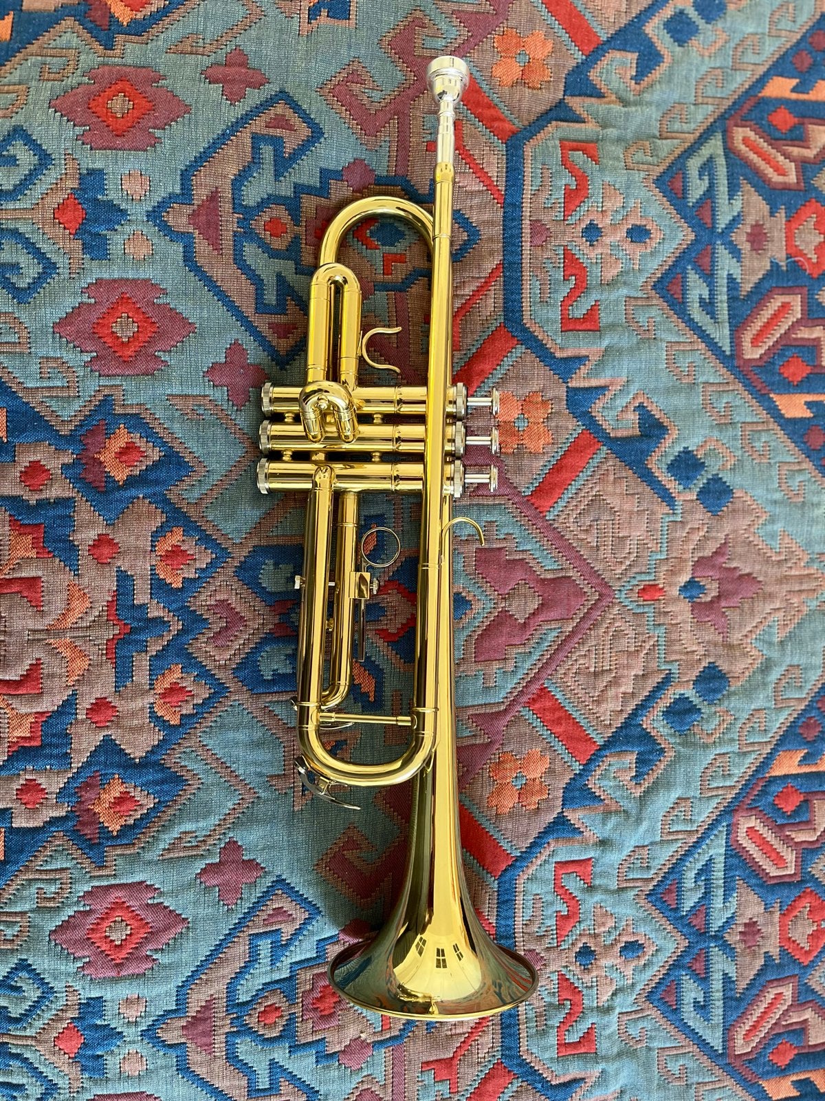 Bb trompet (merkloos) in nieuwstaat met koffer en mondstuk, Muziek en Instrumenten, Blaasinstrumenten | Trompetten, Ophalen of Verzenden