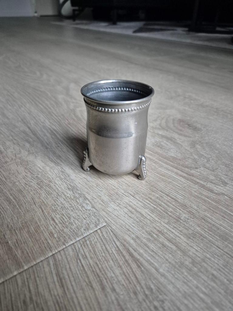 Antieke zilverkleurige beker op pootjes, Ophalen of Verzenden
