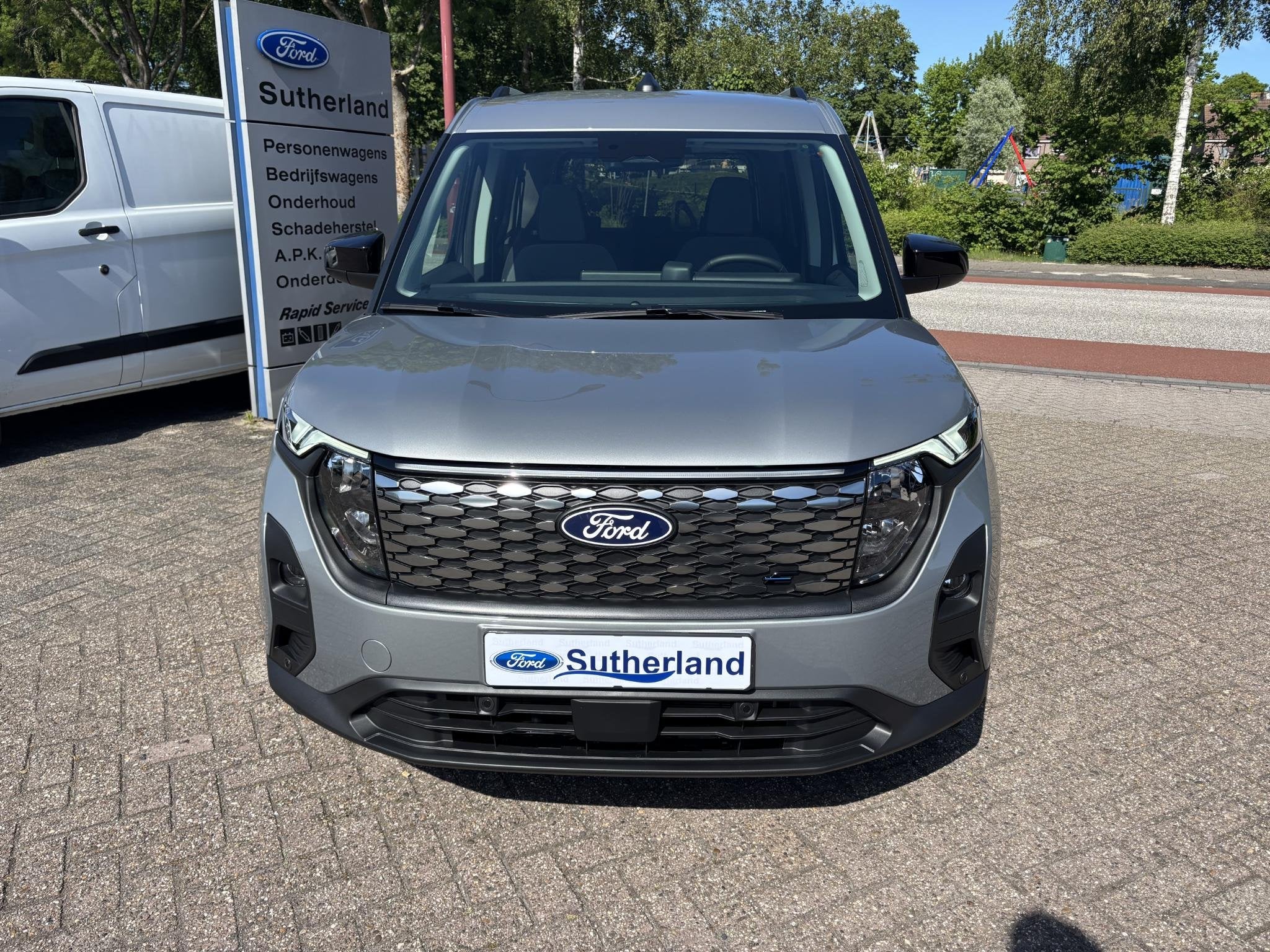 Ford E-Tourneo Courier Titanium 44 kWh | 136pk | Driver Assi, Auto's, Gebruikt, Overige carrosserieën, 44 kWh, Origineel Nederlands