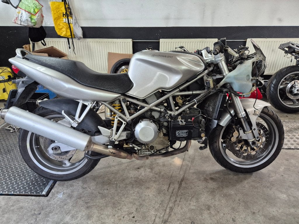 Goed lopende ST2 ST 2 944 caferacer project radical, Motoren, Motoren | Cagiva, Particulier, Toermotor, 2 cilinders, Occasion