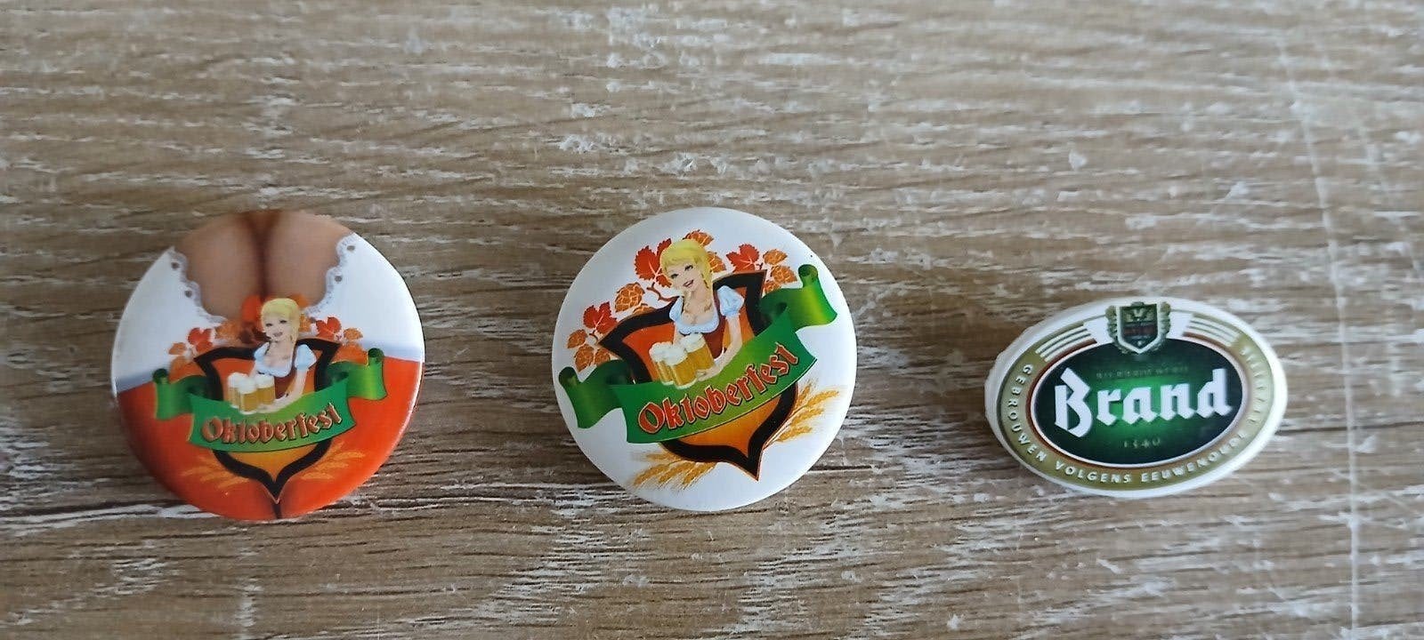 Oktoberfest en brand bier merk logo button speldjes set, Ophalen of Verzenden, Zo goed als nieuw, Merk, Button