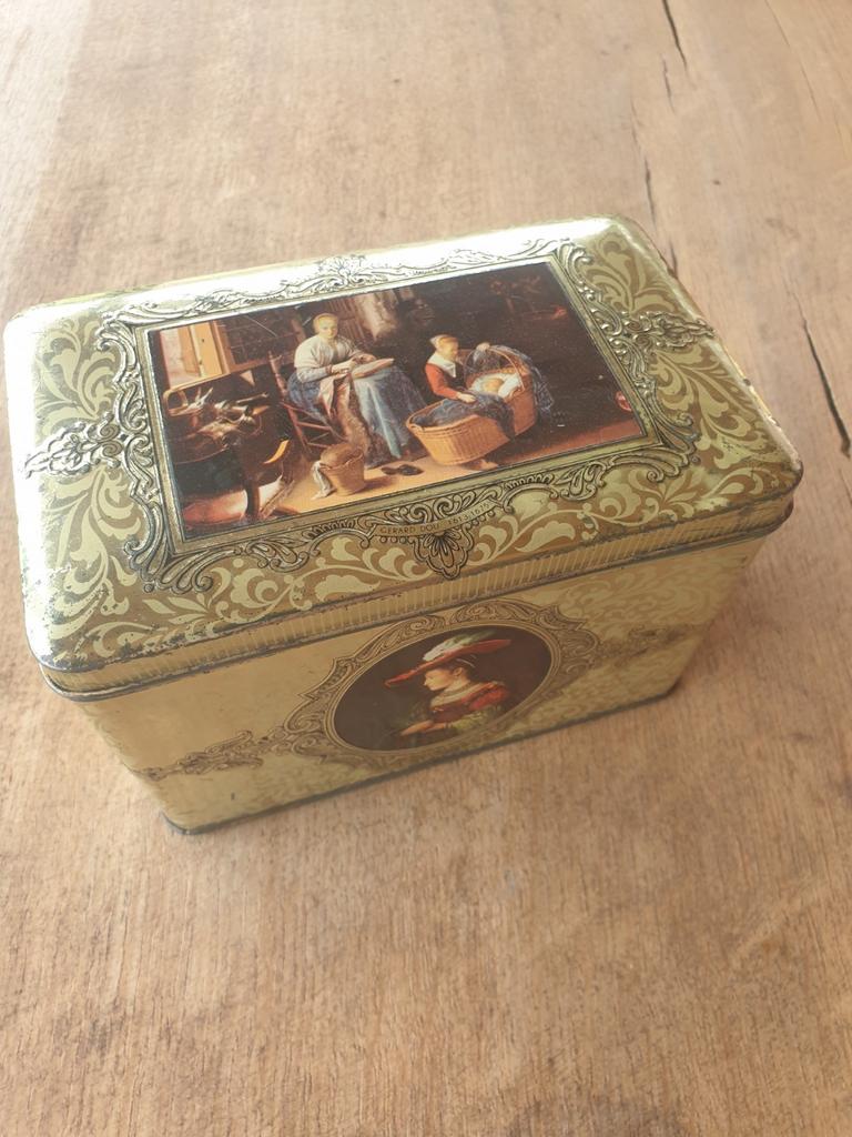 Vintage blikken trommel met klassieke afbeeldingen, Verzamelen, Blikken, Gebruikt, Koek(jes), Overige merken, Ophalen of Verzenden