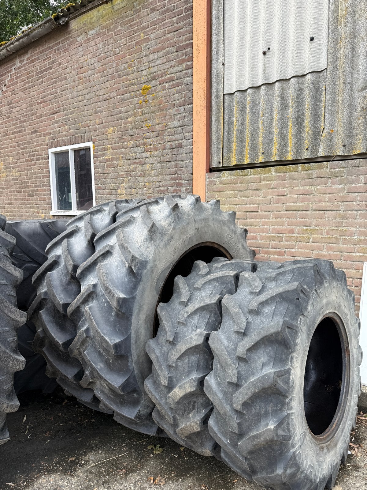 Trekkerbanden set: Pirelli 16.9R24 & Goodyear 18.4R38, Zakelijke goederen, Ophalen