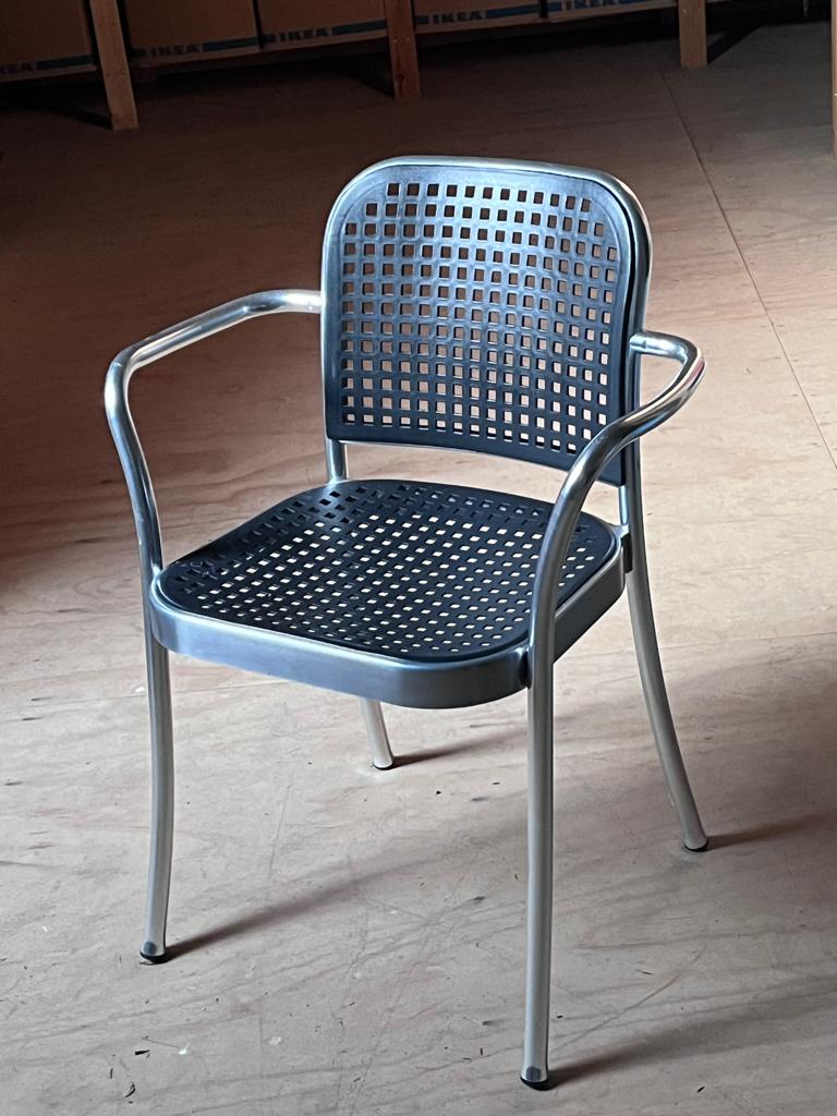 Vintage design...de  Padova stoel met armleuning (Silver)., Zwart, Zo goed als nieuw, Ophalen, Modern vintage
