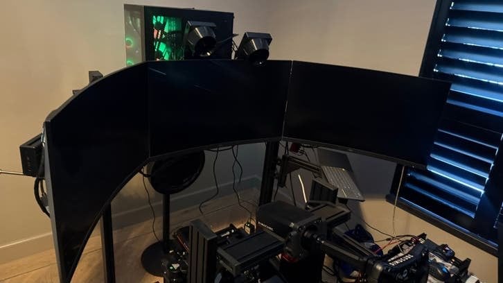 Sim Lab Triple Monitor Stand met 3x AOC Gaming Monitoren, HDMI, Curved, VA, Minder dan 1 ms