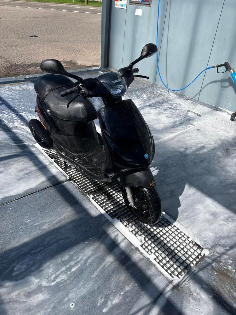 Piaggio zip 4 takt 2020, Fietsen en Brommers, Scooters | Piaggio, Maximaal 45 km/u, Zip, Ophalen of Verzenden, Zo goed als nieuw