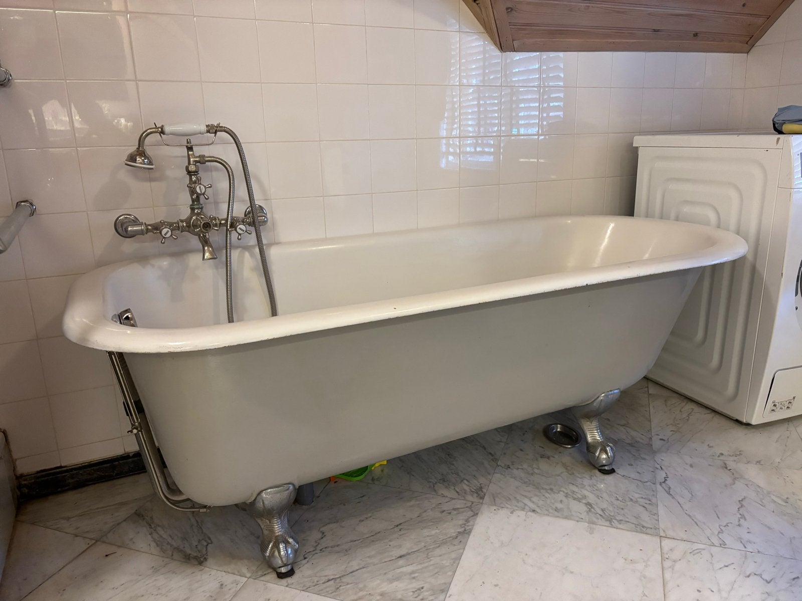 Vintage vrijstaand bad op pootjes met kraan en douche, Ophalen of Verzenden, Gebruikt, Met bad