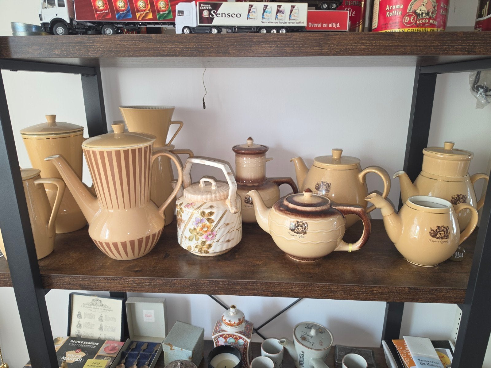 Diverse theepotten en koffiekannen - Douwe Egberts, Ophalen of Verzenden