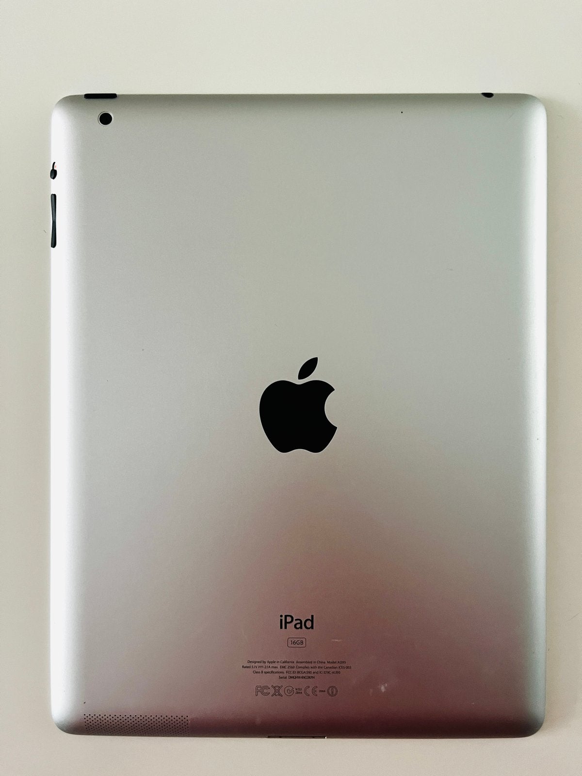 Foto 2 van Apple iPad 16GB WiFi - Wit/Zilver