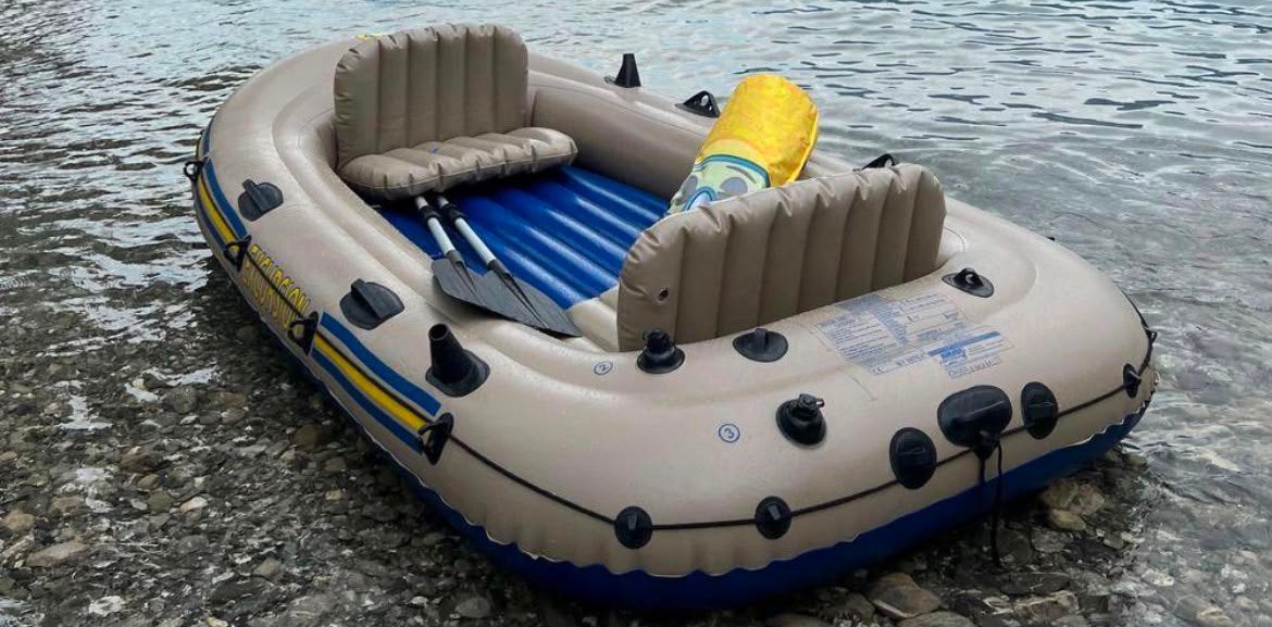 Intex Excursion 4 rubberboot met peddels, Ophalen, Gebruikt
