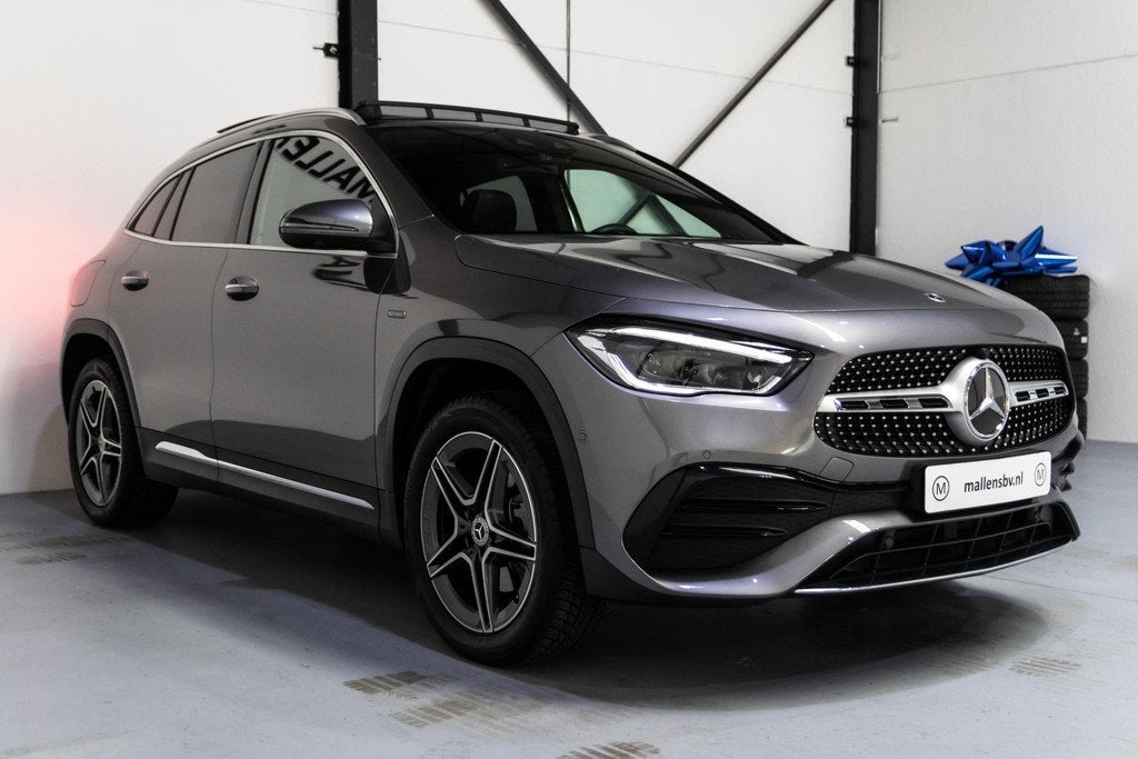 Mercedes-Benz GLA-klasse 250 e AMG Line VOL/PANO/MEMORY/STOE, Auto's, 16 kWh, Automatische klimaatregeling, Leder en Stof, Bedrijf