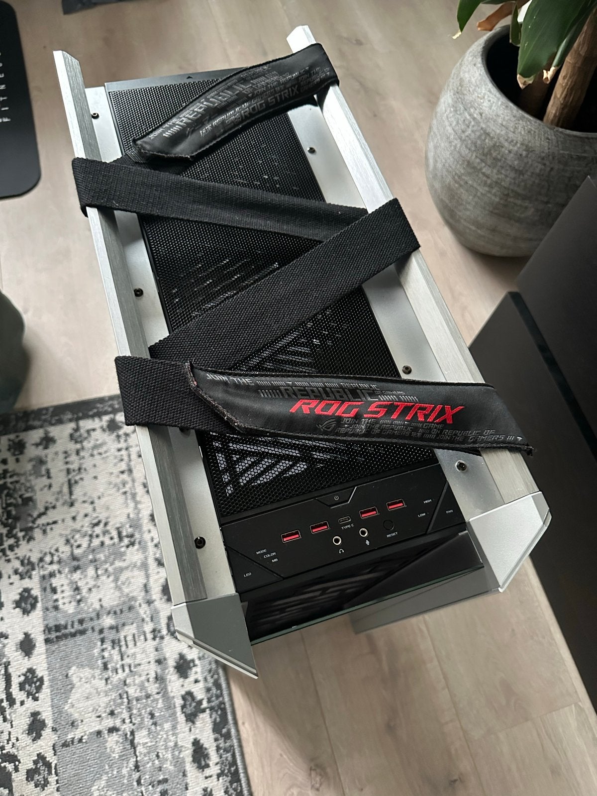 ASUS ROG Strix Helios GX601 PC-behuizing (Wit), Ophalen, Gebruikt