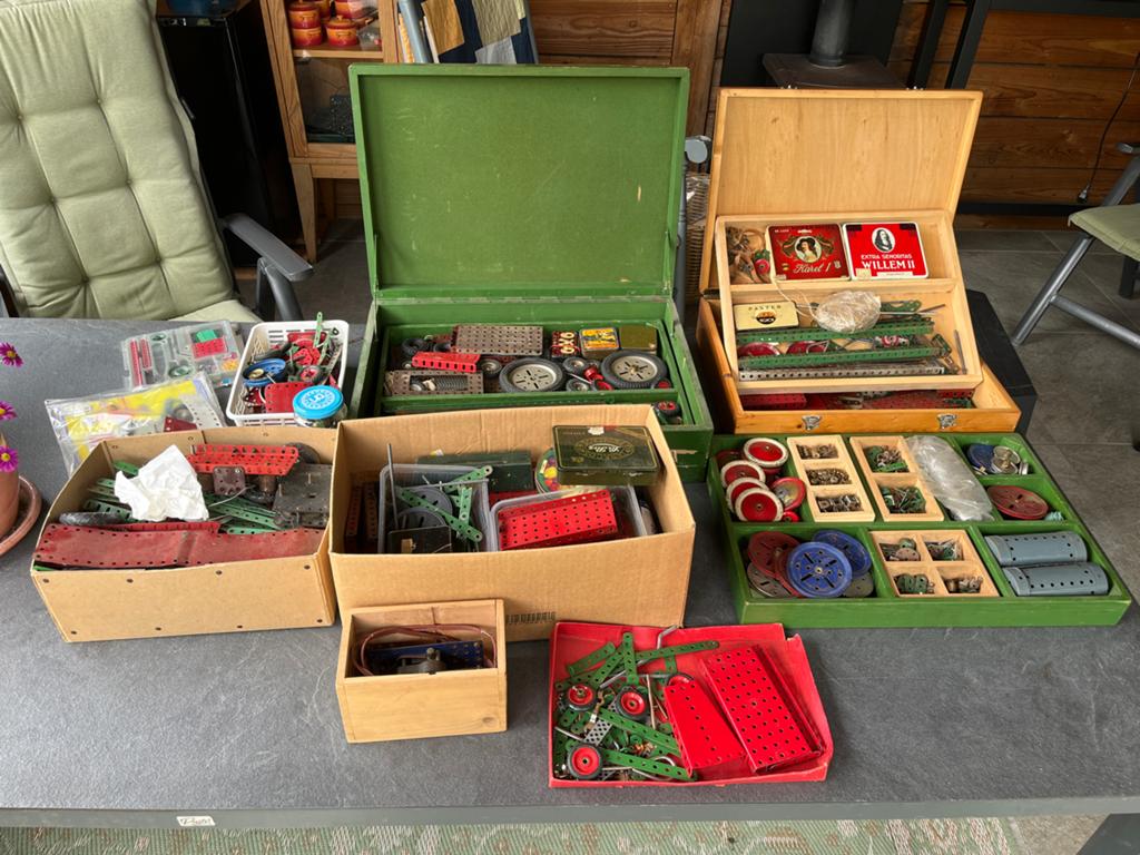 Grote verzameling vintage Meccano onderdelen in kisten, Ophalen, Zo goed als nieuw