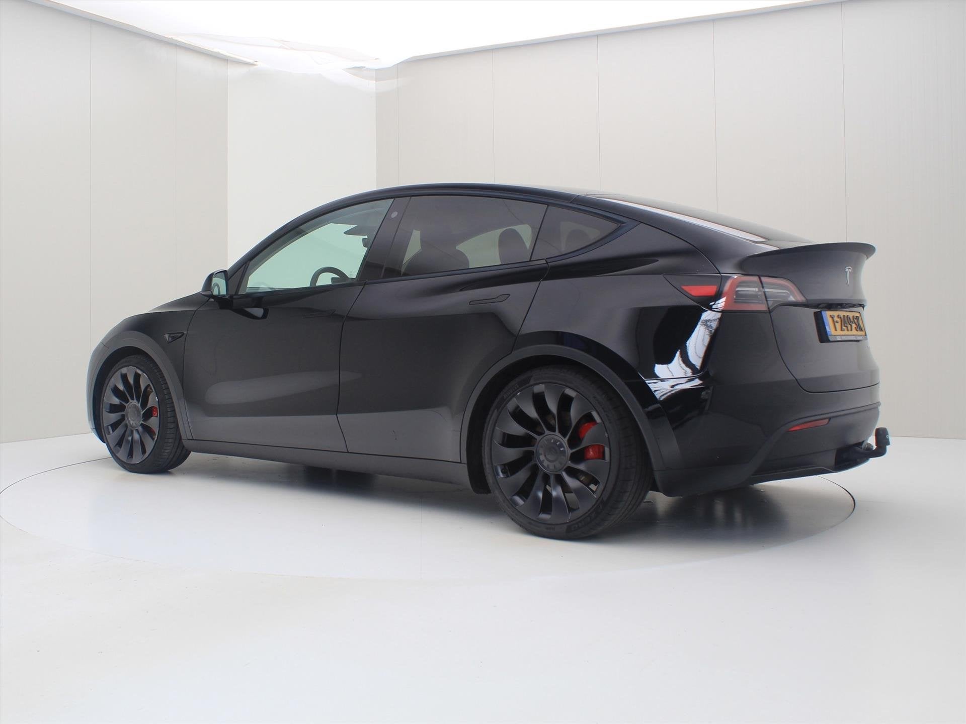 Tesla Model Y Performance 534pk AWD [ TREKHAAK+AUTOPILOT+21, Gebruikt, Zwart, 1972 kg, Zwart