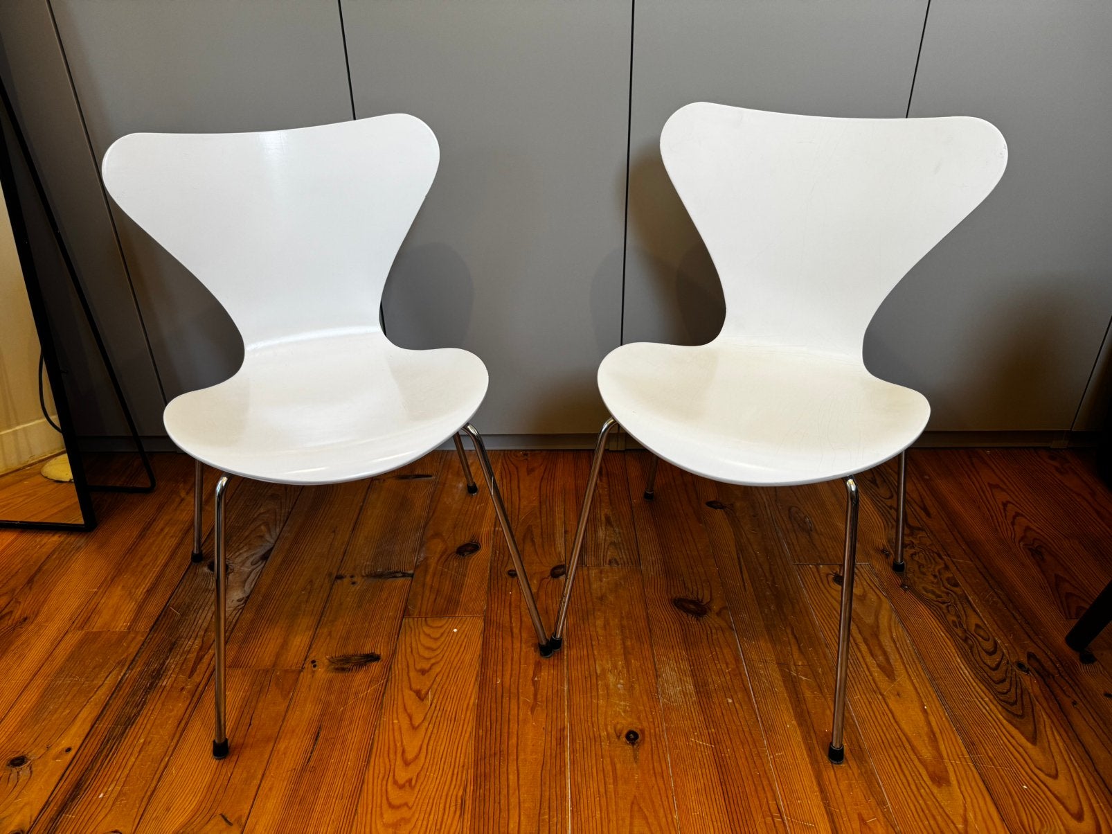 Fritz Hansen | vlinderstoel | set van 2 | wit, Huis en Inrichting, Stoelen, Ophalen, Zo goed als nieuw, Rood, Eén