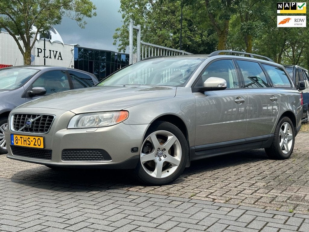 Volvo V70 2.0F Momentum, Auto's, Volvo, Voorwielaandrijving, Gebruikt, Overige brandstoffen, Beige