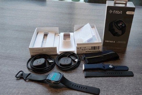 Fitbit Versa 4 Fitness smartwatch met GPS en NFC chip, Gebruikt, Zwart, Ophalen of Verzenden, Fitbit