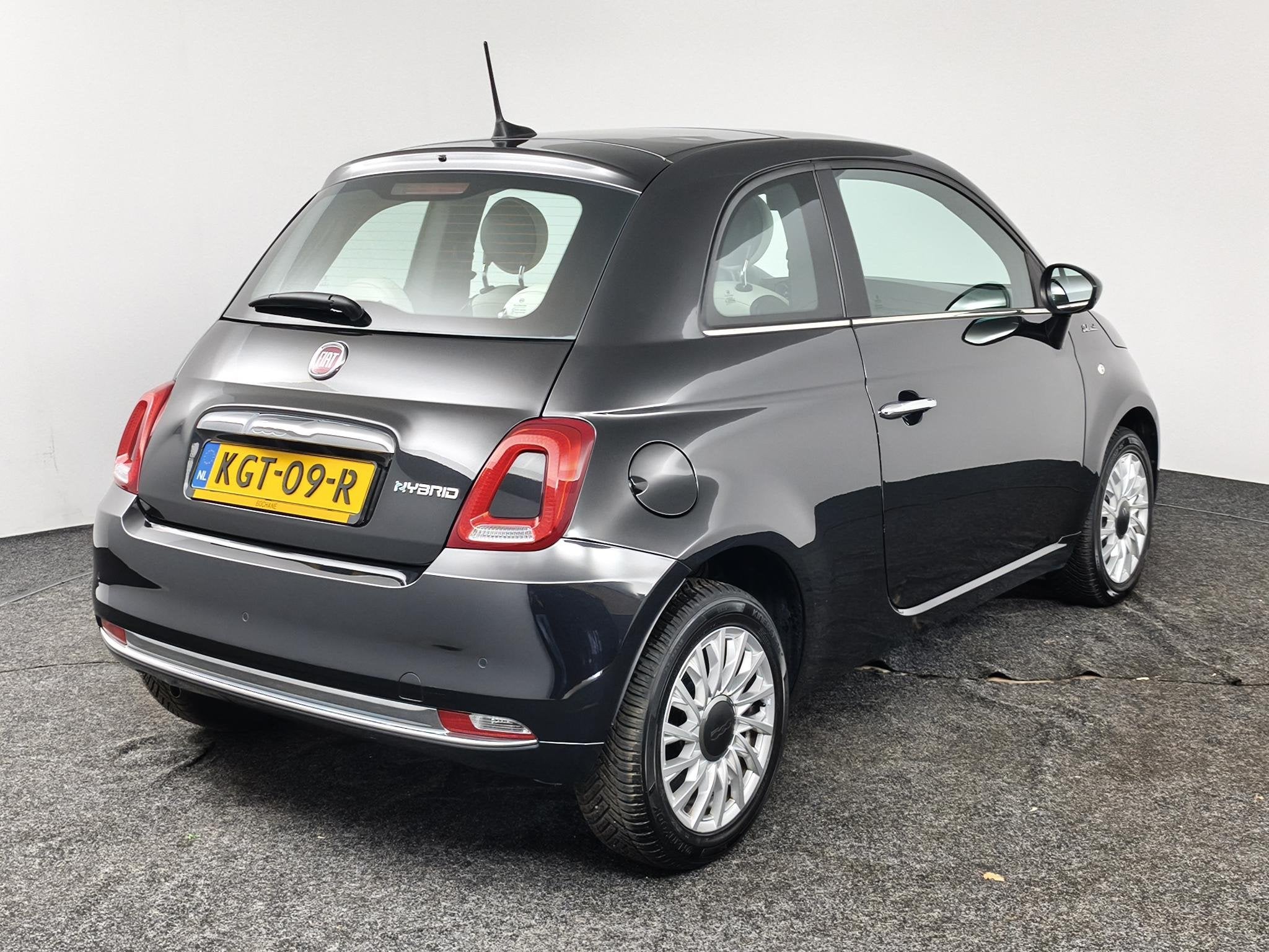 Fiat 500 1.0 Hybrid Dolcevita | Panoramadak | Climate contro, Auto's, Fiat, Stof, Gebruikt, Met garantie (alle), Zwart