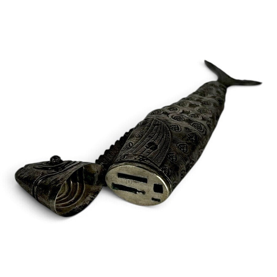Een zilveren vis als naaigarnituur etui., Ophalen of Verzenden