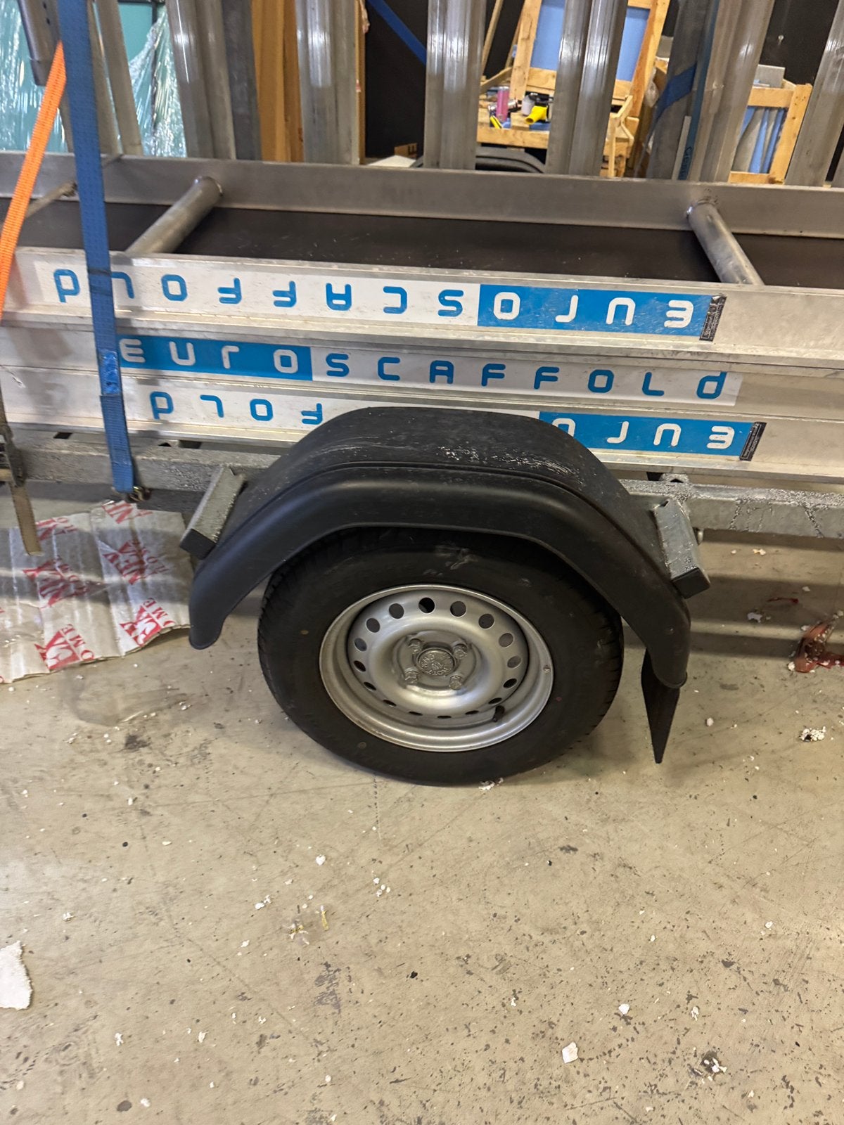 Euroscaffold rolsteiger (3 hoog) inclusief aanhanger, Ophalen, Zo goed als nieuw, Rolsteiger of Kamersteiger, 5 meter of hoger