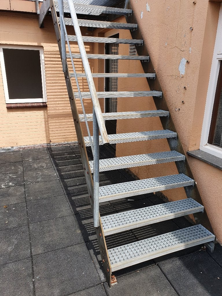 Zware verzinkte stalen buitentrap + bordes, Ophalen, Gebruikt, Trap, 2 tot 4 meter