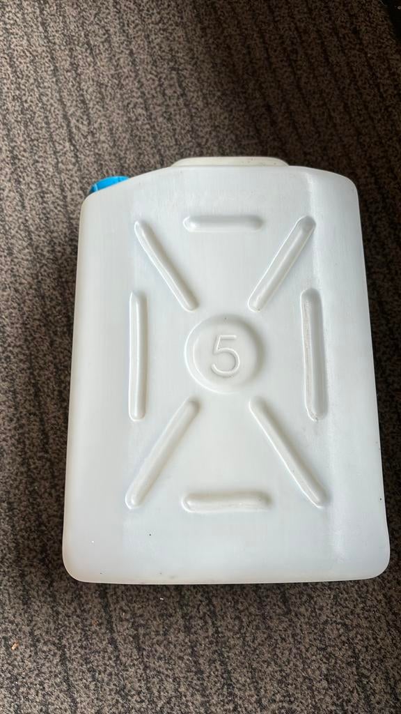30 Jerrycans / jerrycan, Minder dan 75 liter, Ophalen, Zo goed als nieuw, Kunststof
